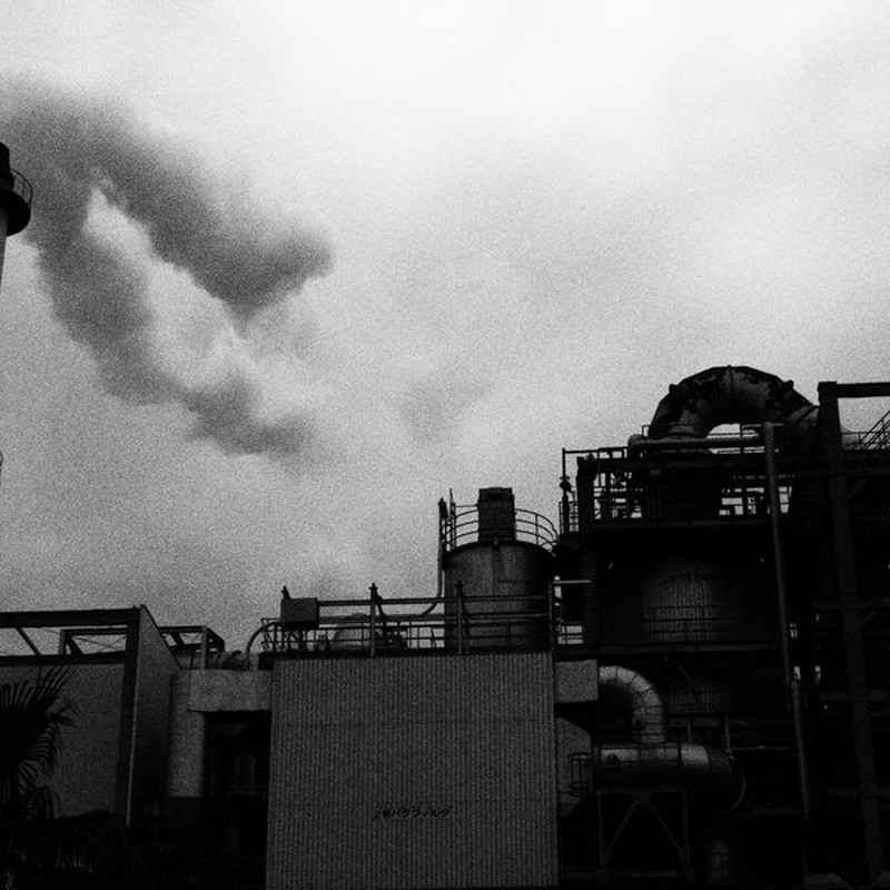 工場と煙突