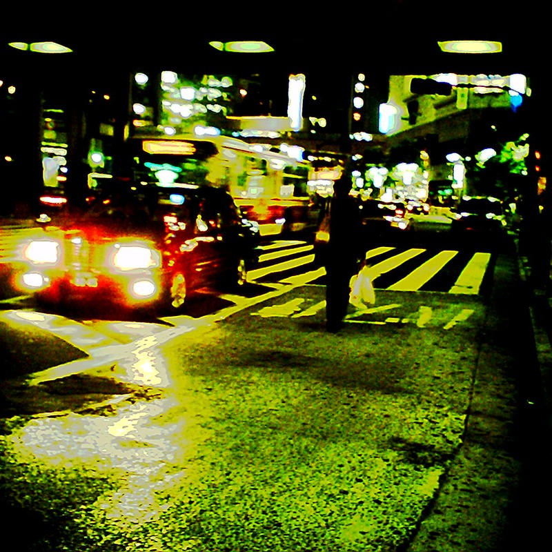 俺は車道を行く。