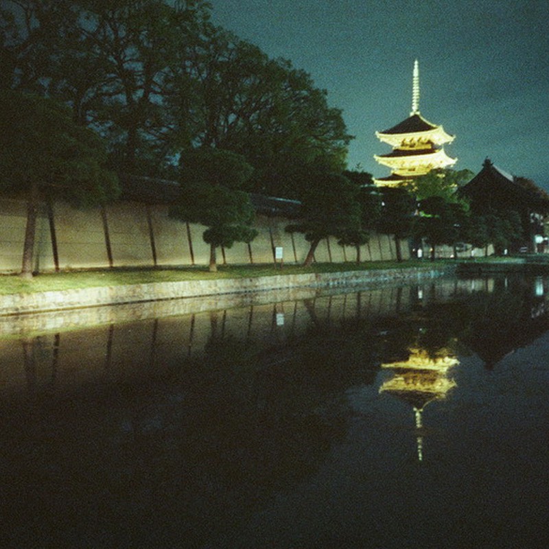 夜、東寺。