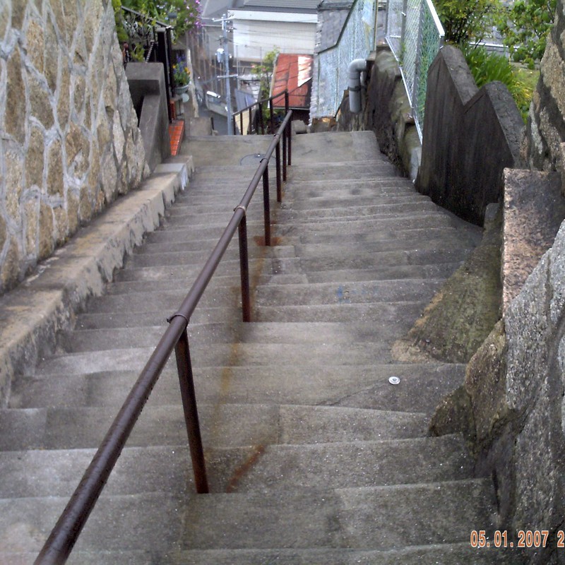 両城の２００階段