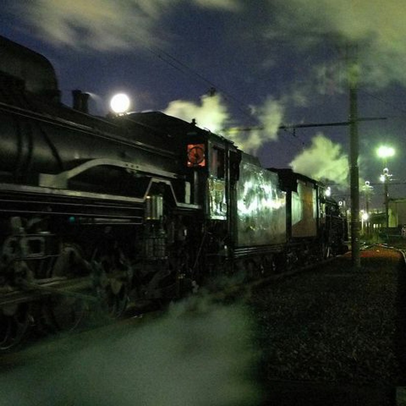 夜の機関車