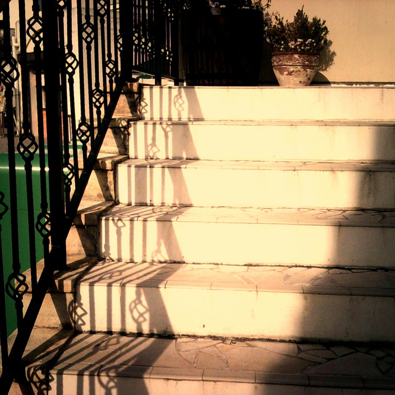 階段と影