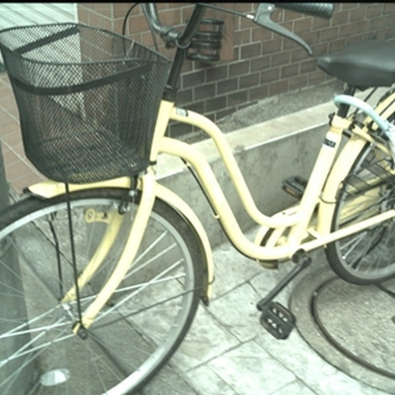 淡い黄色の自転車