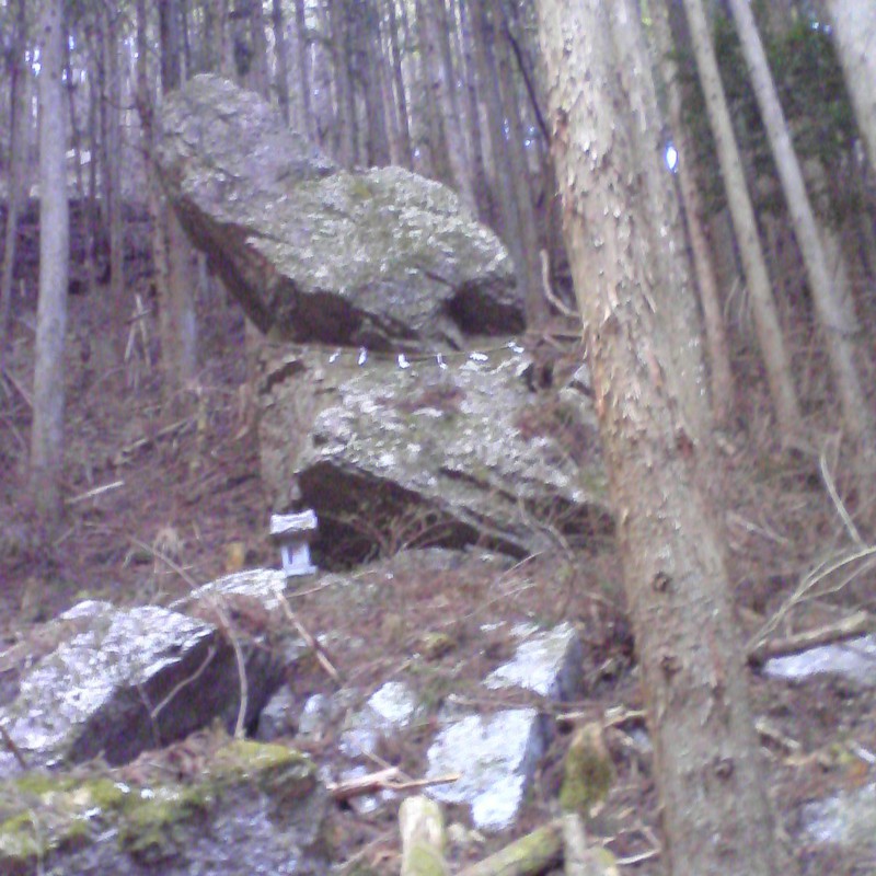 2012/04/07_信仰されている岩