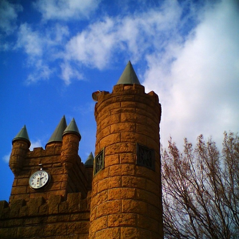 城と青空。