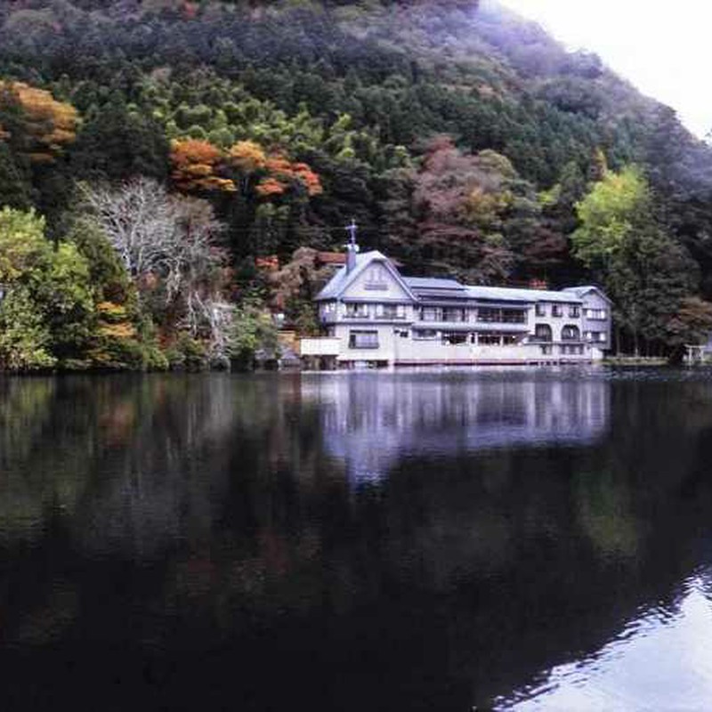 秋の由布院金鱗湖