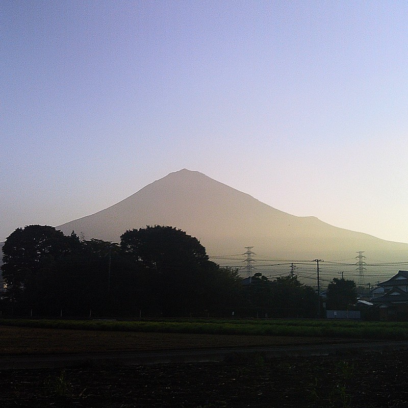 早朝の富士山（F521バージョン）