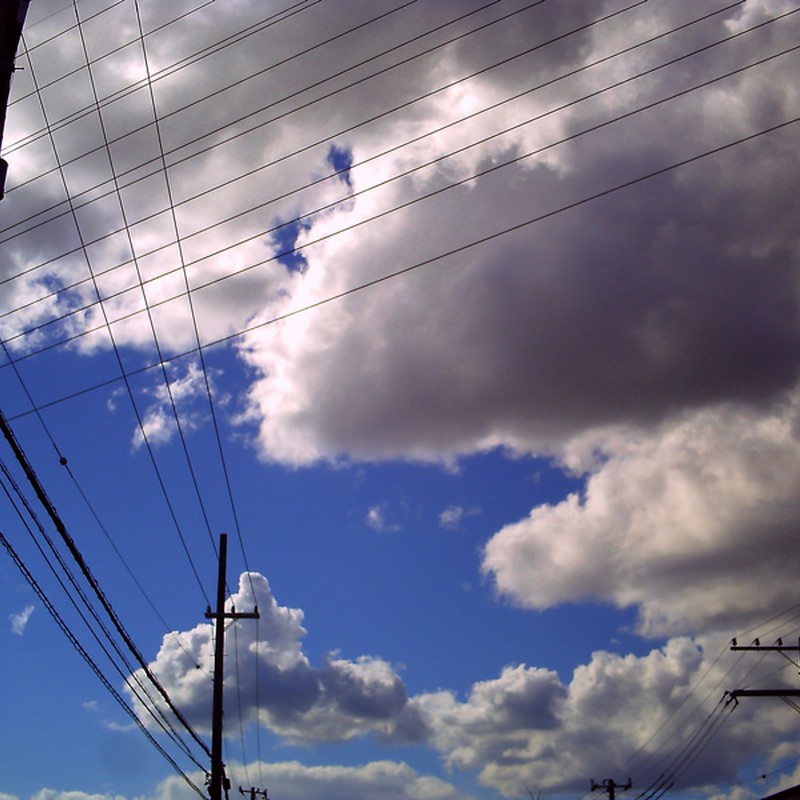 雲と電線