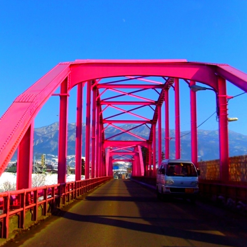 ピンクの橋