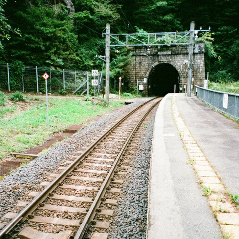 トンネルが近い駅