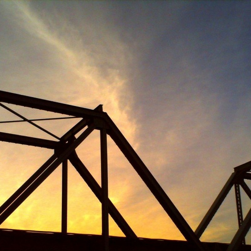鉄橋と夕焼け雲