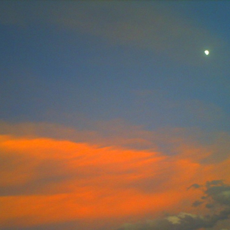 月と夕焼け